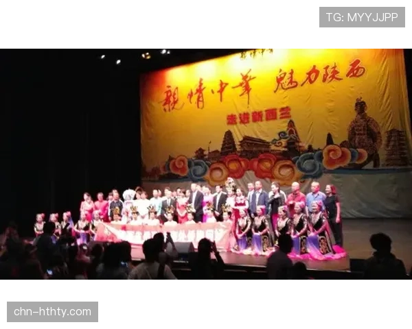 慈善活动:利拉德回到奥克兰举办年度感恩节风格社区晚宴